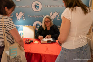 Autogrammstunde von Kerstin Gier beim Buchmesse Saar Festival 2026