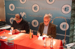 Autogrammstunde von Ralf Kramp und Sebastian Carsten Henn bei der Buchmesse Saar Festivals 2026, LIVE im Theater am Ring in Saarlouis