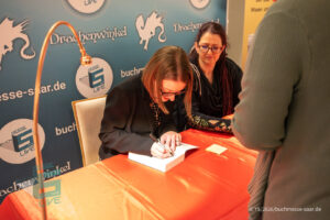 Autogrammstunde von Laura Purcell, 2026 im Theater am Ring in Saarlouis