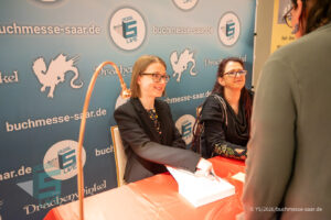 Autogrammstunde von Laura Purcell, 2026 im Theater am Ring in Saarlouis