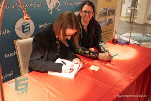Autogrammstunde von Laura Purcell, 2026 im Theater am Ring in Saarlouis