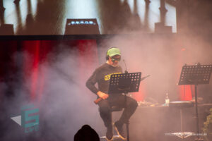 Bühne im Theater am Ring Saarlouis, während er Live-Hörspiellesung von Geisterjäger John Sinclair mit Dietmar Wunder, Katy Karrenbauer, Martin May und Gregor Höppner