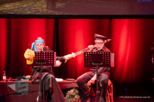 Bühne im Theater am Ring Saarlouis, während er Live-Hörspiellesung von Geisterjäger John Sinclair mit Dietmar Wunder, Katy Karrenbauer, Martin May und Gregor Höppner