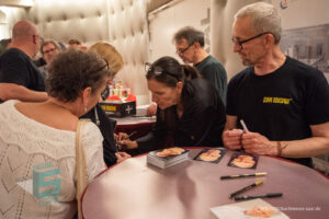 Autogrammstunde zur Live-Hörspiellesung von Geisterjäger John Sinclair mit Dietmar Wunder, Katy Karrenbauer, Martin May und Gregor Höppner